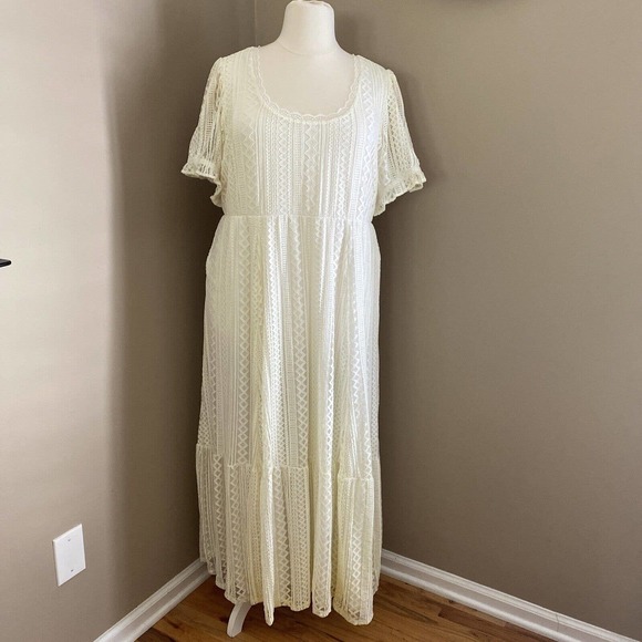 torrid Dresses & Skirts - Torrid Beige Lace Short Sleeve Lined Maxi Dress Pockets Plus Size 3X/22W-24W